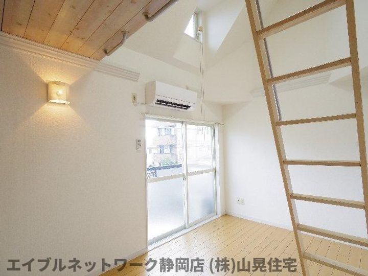 静岡県静岡市葵区田町2丁目(アパート)の賃貸物件の居間