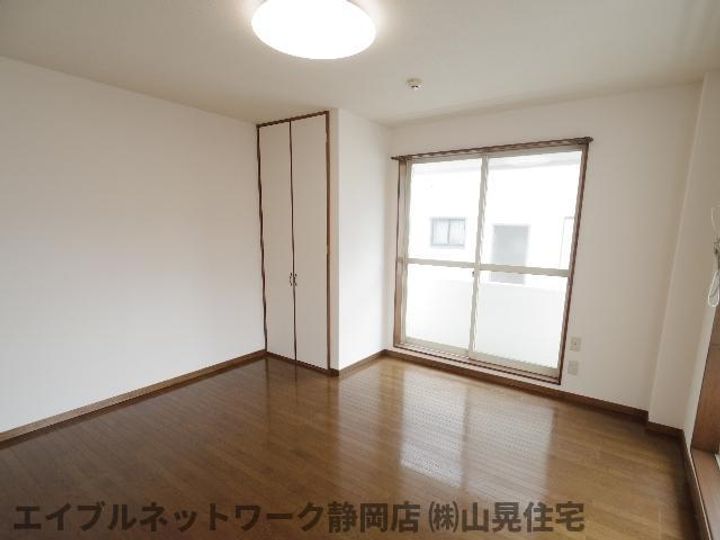 静岡県静岡市葵区田町3丁目(マンション)の賃貸物件の居間