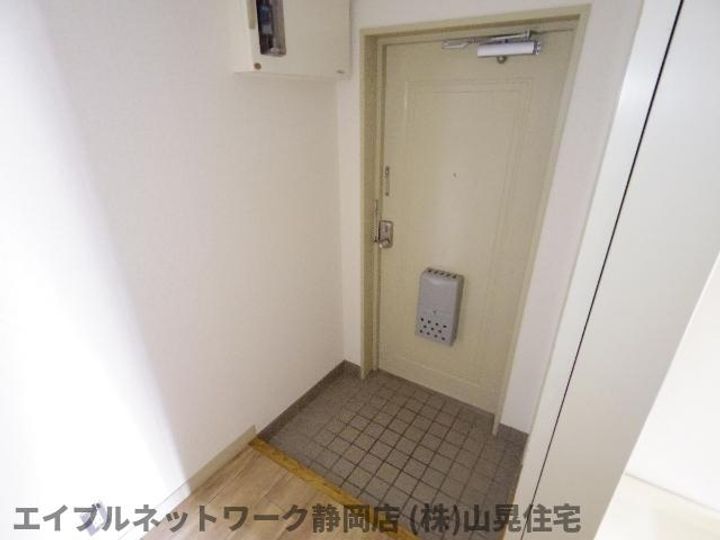 静岡県静岡市葵区茶町1丁目(マンション)の賃貸物件の玄関