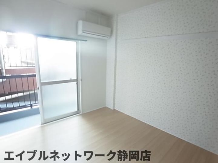 静岡県静岡市葵区堤町(マンション)の賃貸物件の居間