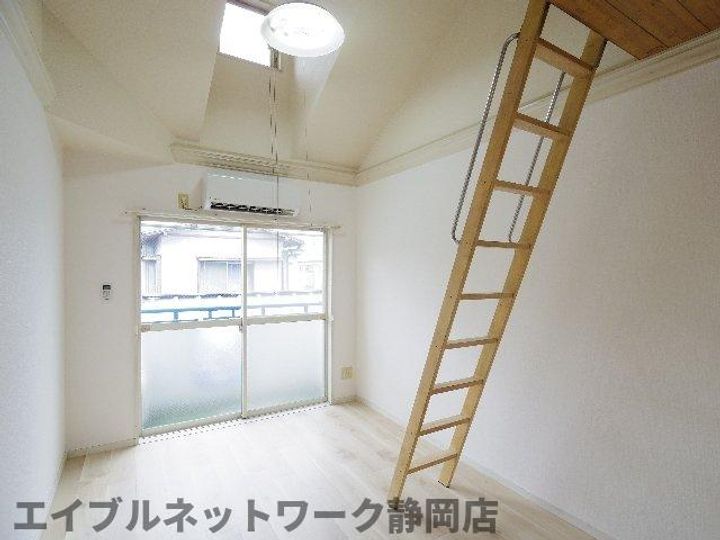 静岡県静岡市葵区長沼(アパート)の賃貸物件の居間