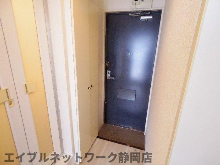 静岡県静岡市葵区長沼(アパート)の賃貸物件の玄関