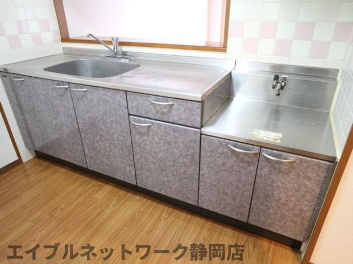 静岡県静岡市葵区西草深町(マンション)の賃貸物件のキッチン
