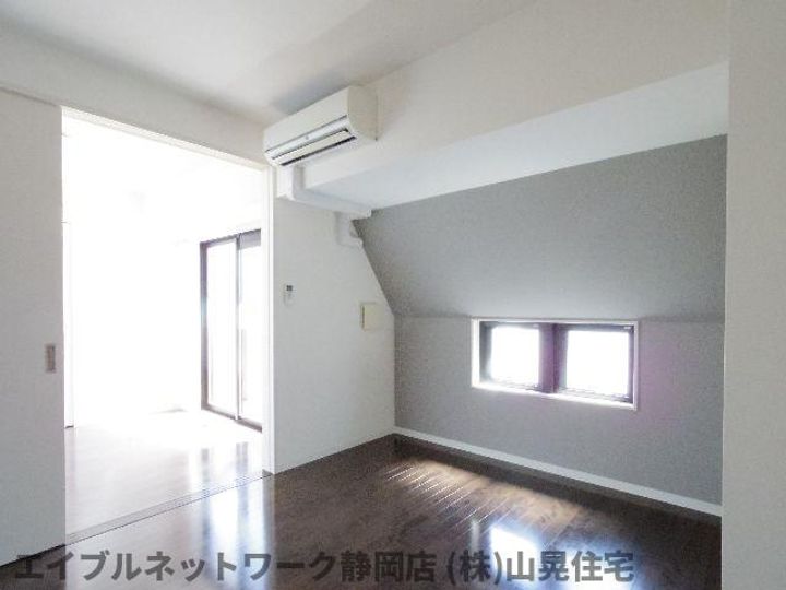 静岡県静岡市葵区馬場町(マンション)の賃貸物件の居間