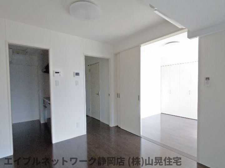 静岡県静岡市葵区馬場町(マンション)の賃貸物件の居間