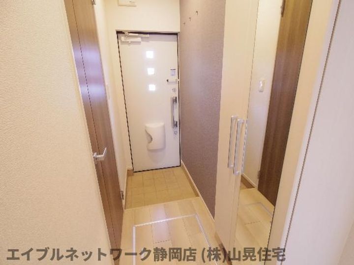 静岡県静岡市葵区東千代田2丁目(アパート)の賃貸物件の玄関