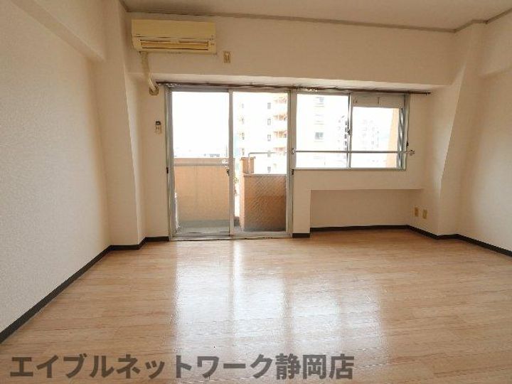 静岡県静岡市葵区人宿町1丁目(マンション)の賃貸物件の居間