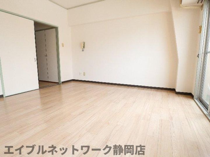 静岡県静岡市葵区人宿町1丁目(マンション)の賃貸物件の居間