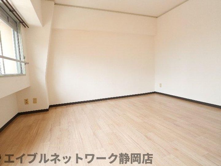 静岡県静岡市葵区人宿町1丁目(マンション)の賃貸物件の居間