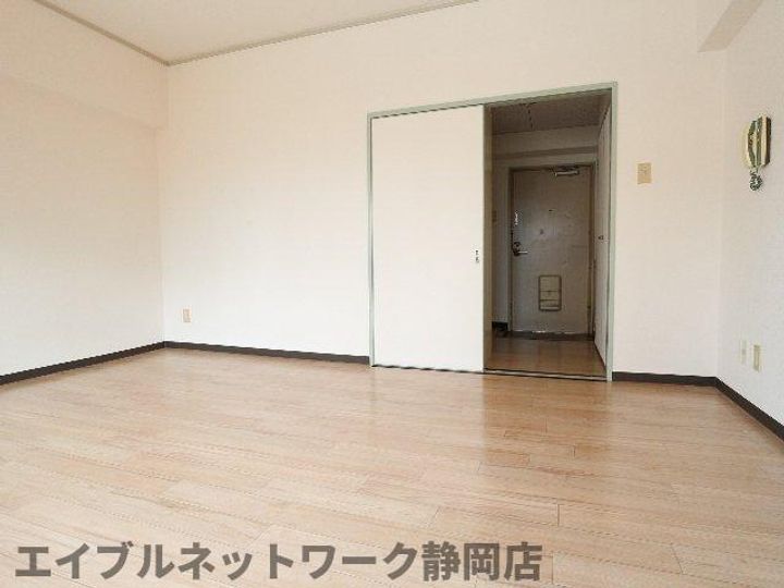 静岡県静岡市葵区人宿町1丁目(マンション)の賃貸物件の居間