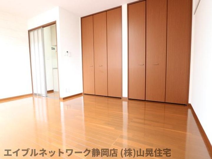 静岡県静岡市葵区古庄1丁目(アパート)の賃貸物件の居間