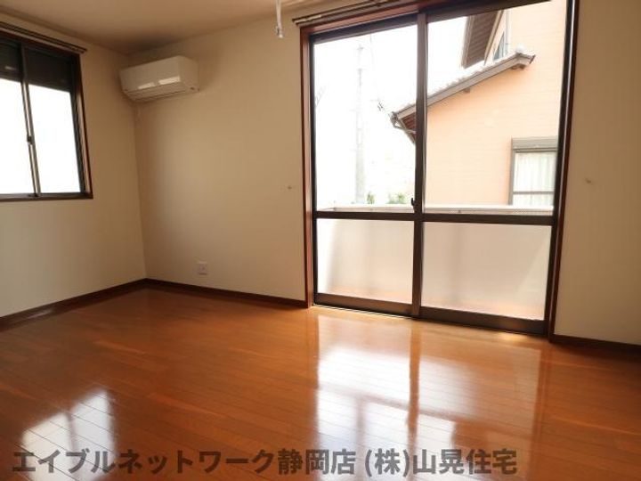 静岡県静岡市葵区古庄1丁目(アパート)の賃貸物件の居間