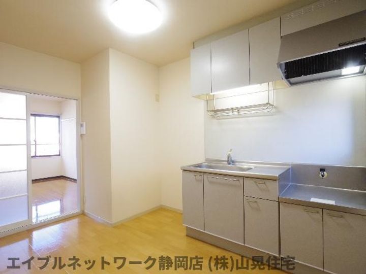 静岡県静岡市葵区平和1丁目(アパート)の賃貸物件の居間