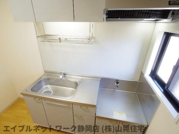 静岡県静岡市葵区平和1丁目(アパート)の賃貸物件のキッチン