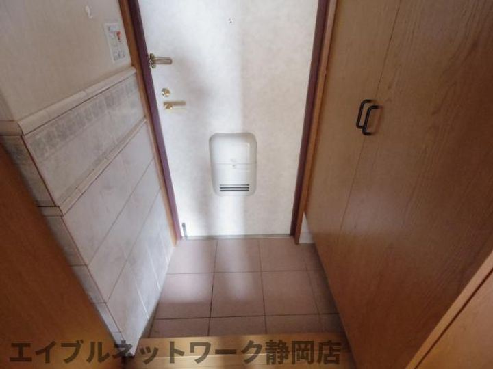 静岡県静岡市葵区本通7丁目(マンション)の賃貸物件の玄関