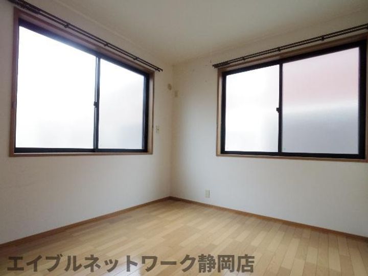 静岡県静岡市葵区牧ケ谷(アパート)の賃貸物件の居間