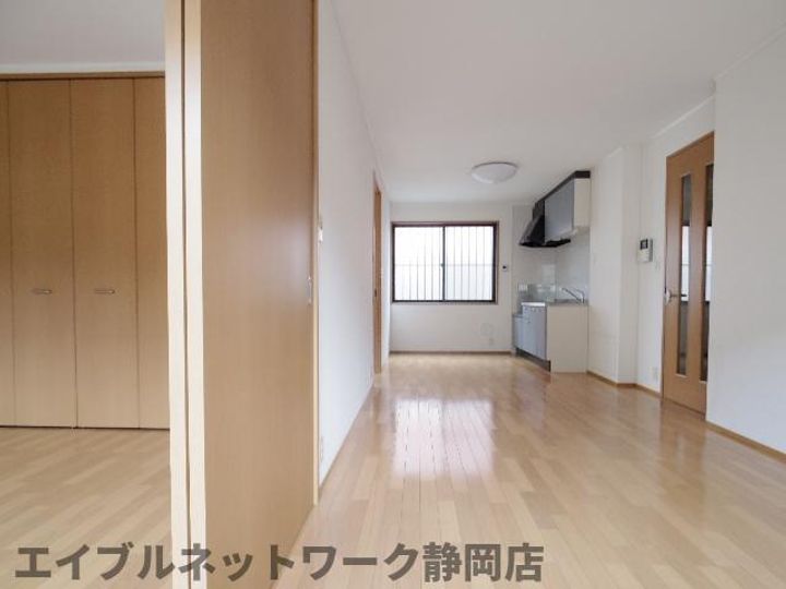 静岡県静岡市葵区牧ケ谷(アパート)の賃貸物件の居間