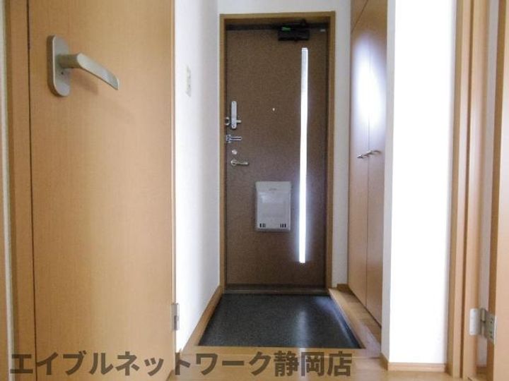 静岡県静岡市葵区牧ケ谷(アパート)の賃貸物件の玄関