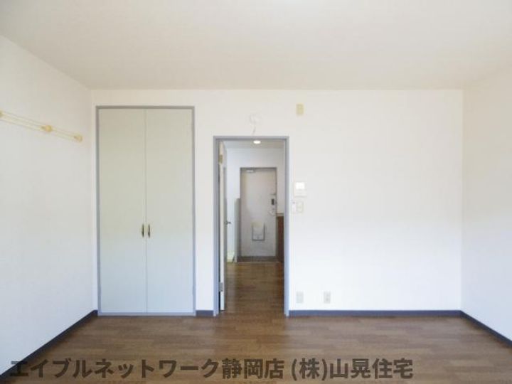 静岡県静岡市葵区牧ケ谷(マンション)の賃貸物件の居間