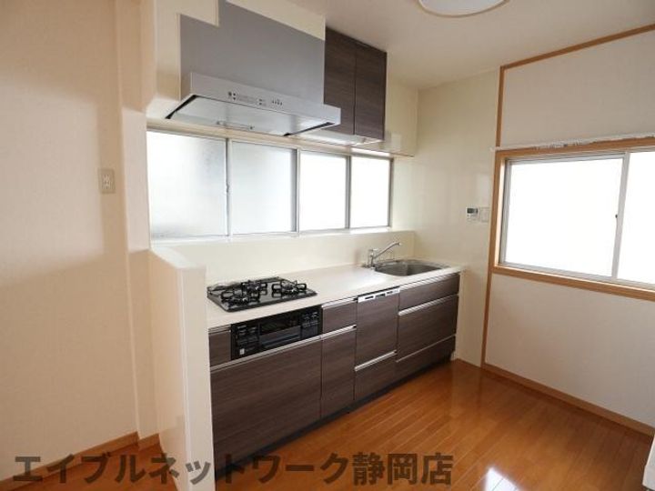 静岡県静岡市葵区松富4丁目(一戸建)の賃貸物件のキッチン