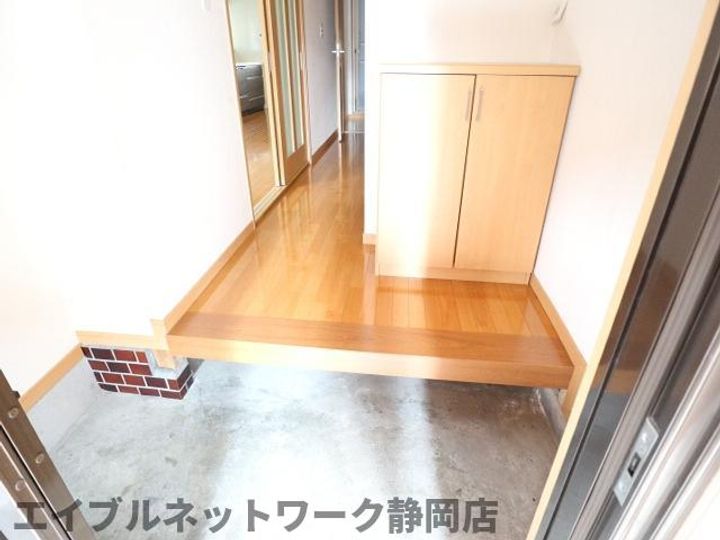 静岡県静岡市葵区松富4丁目(一戸建)の賃貸物件の玄関