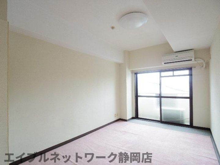 静岡県静岡市葵区南安倍1丁目(マンション)の賃貸物件の居間