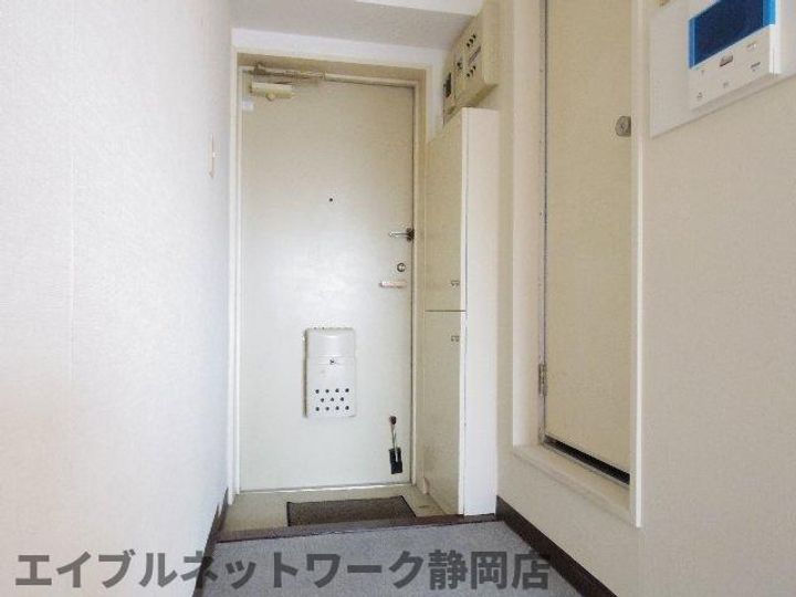 静岡県静岡市葵区南安倍1丁目(マンション)の賃貸物件の玄関