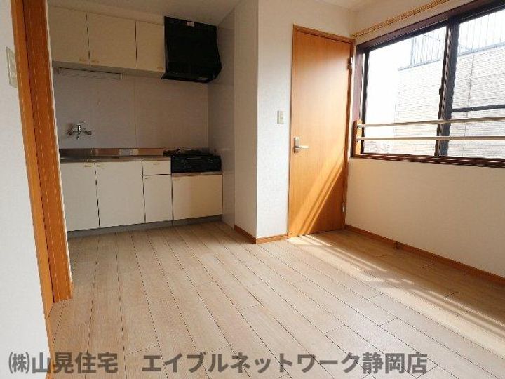 静岡県静岡市葵区南沼上1丁目(マンション)の賃貸物件の居間