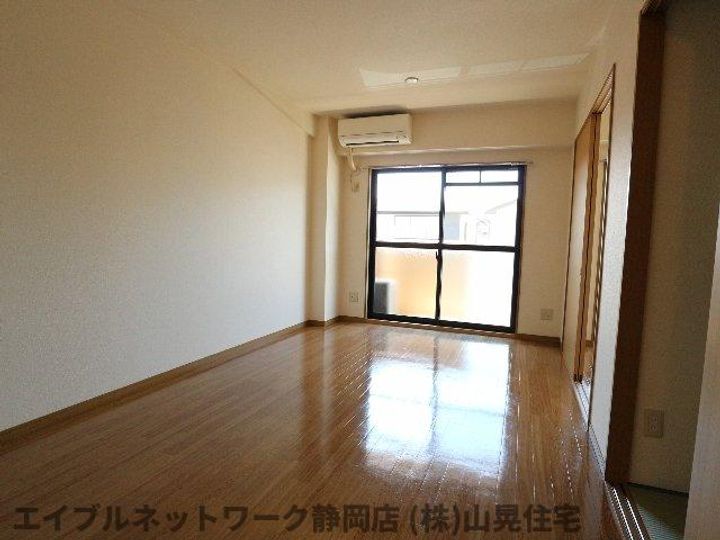 静岡県静岡市葵区柳町(マンション)の賃貸物件の居間