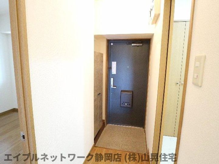 静岡県静岡市葵区柳町(マンション)の賃貸物件の玄関