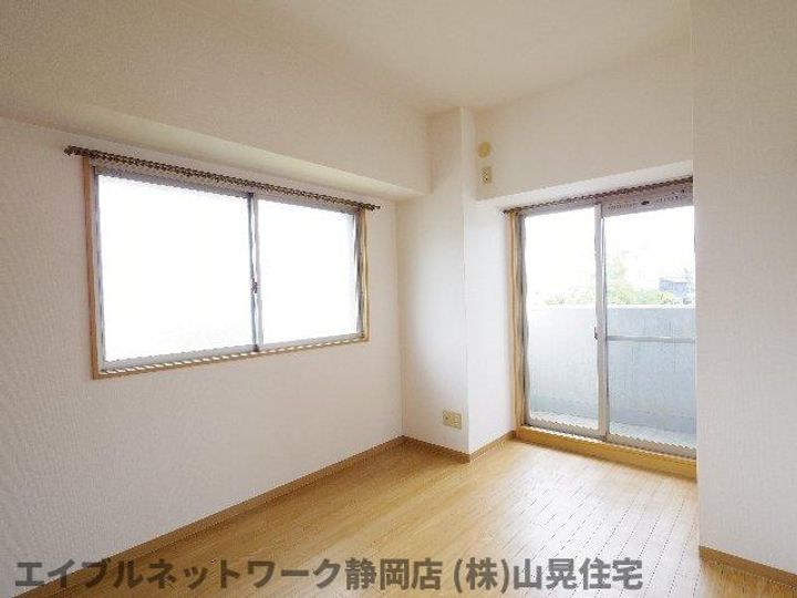 静岡県静岡市葵区柳町(マンション)の賃貸物件の居間