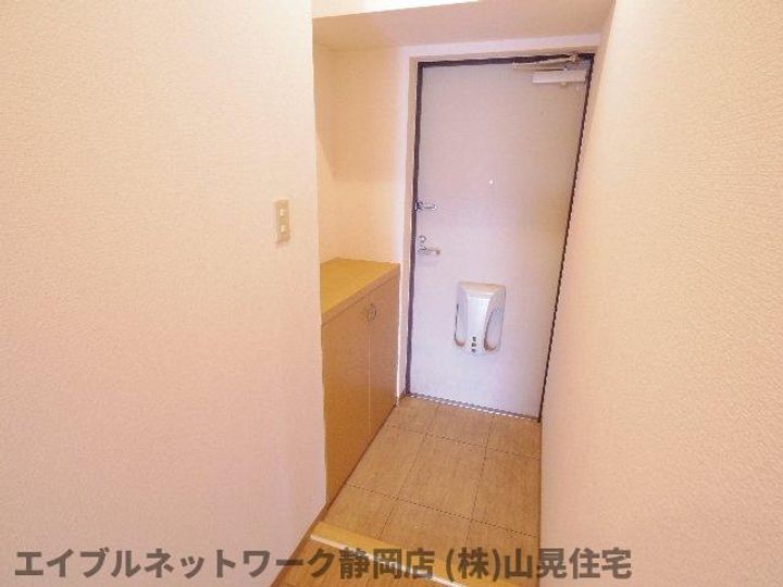 静岡県静岡市葵区柳町(マンション)の賃貸物件の玄関