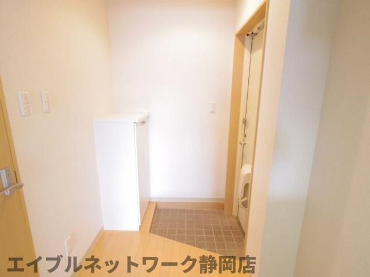 静岡県静岡市葵区吉野町(マンション)の賃貸物件501の玄関