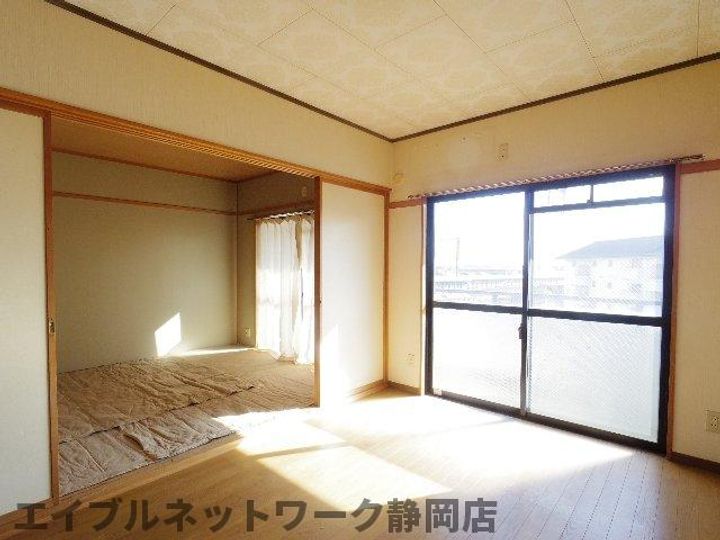静岡県静岡市駿河区鎌田(マンション)の賃貸物件の居間