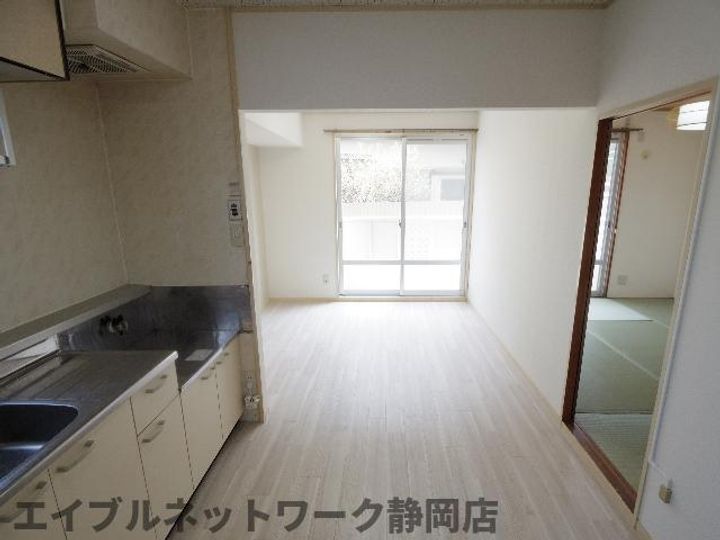 静岡県静岡市駿河区鎌田(アパート)の賃貸物件102の居間