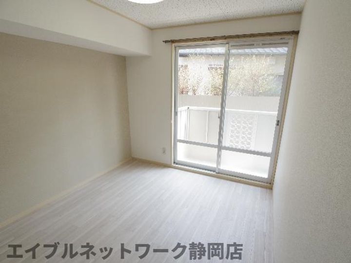 静岡県静岡市駿河区鎌田(アパート)の賃貸物件102の内装