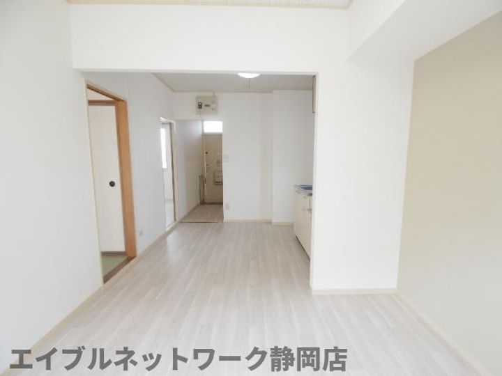 静岡県静岡市駿河区鎌田(アパート)の賃貸物件102の居間