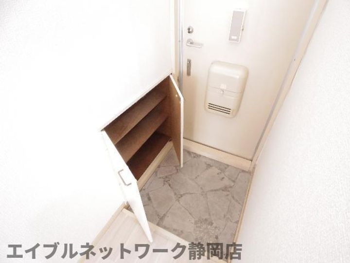 静岡県静岡市駿河区鎌田(アパート)の賃貸物件102の玄関
