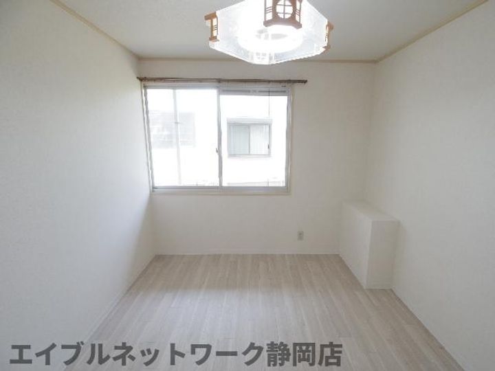 静岡県静岡市駿河区鎌田(アパート)の賃貸物件102の内装