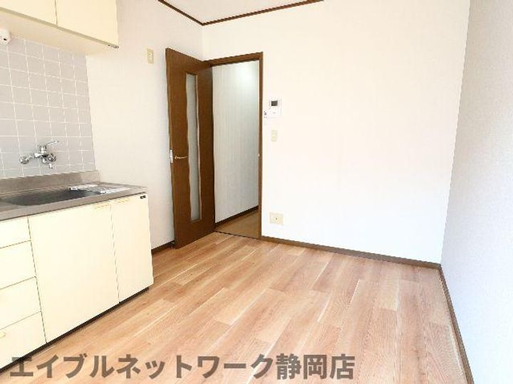 静岡県静岡市駿河区下川原3丁目(アパート)の賃貸物件の居間