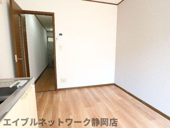 静岡県静岡市駿河区下川原3丁目(アパート)の賃貸物件の居間