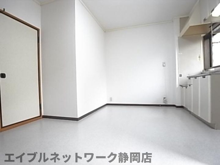 静岡県静岡市駿河区丸子(アパート)の賃貸物件の居間