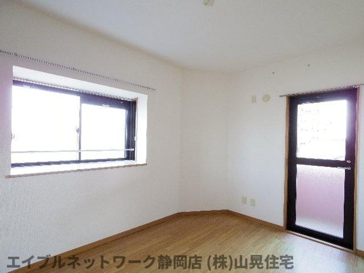 静岡県静岡市駿河区丸子新田(マンション)の賃貸物件の居間
