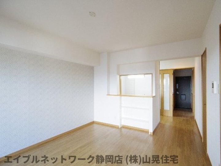 静岡県静岡市駿河区丸子新田(マンション)の賃貸物件の居間