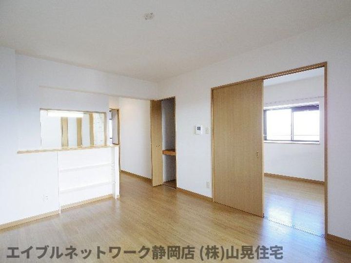 静岡県静岡市駿河区丸子新田(マンション)の賃貸物件の居間