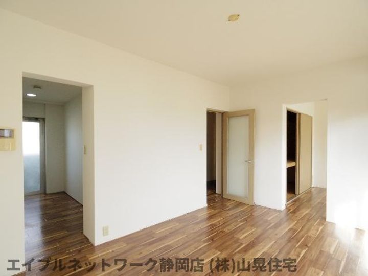 静岡県静岡市駿河区丸子新田(マンション)の賃貸物件の居間
