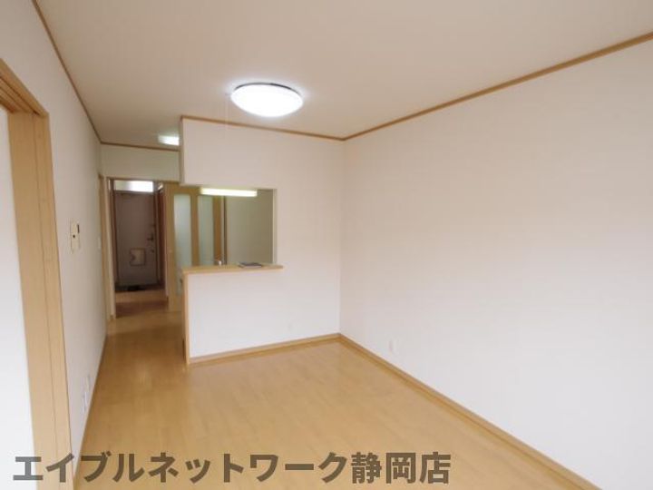 クラウンハイツ201の居間