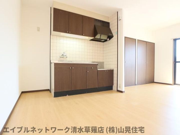 静岡県静岡市葵区瀬名1丁目(マンション)の賃貸物件303の居間