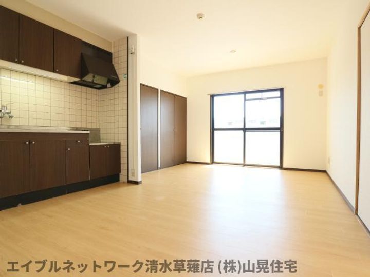 静岡県静岡市葵区瀬名1丁目(マンション)の賃貸物件303の居間