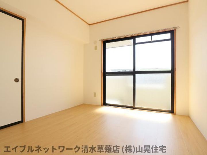 静岡県静岡市葵区瀬名1丁目(マンション)の賃貸物件303の居間